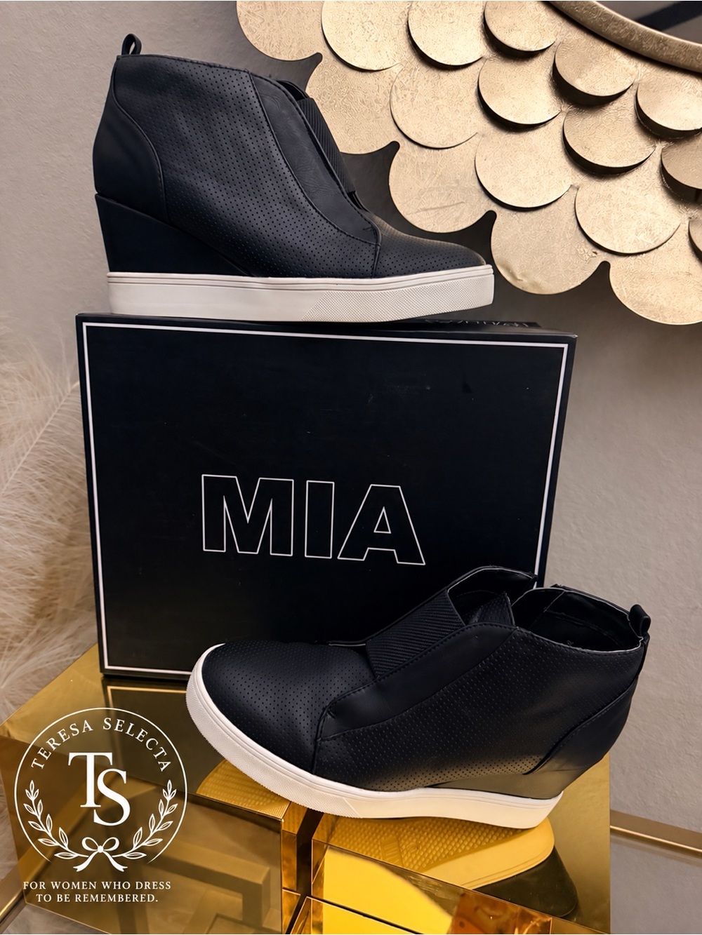 MIA Arianna Black Wedge Sneaker Booties Side Zip Size 9